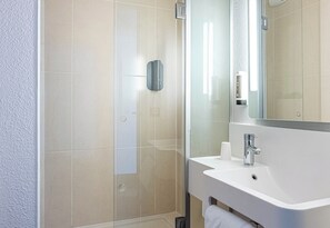 Bathroom - B&B Hotel Bordeaux Sud Mios (Mios)