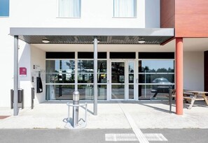 Exterior detail - B&B Hotel Bordeaux Sud Mios (Mios)