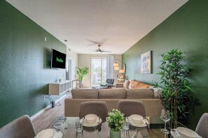 Televisión y oficina 