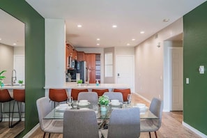 Dining - Near ASU & Brewery | Balcony,Gym,Pool,W/D,Parking (Tempe)