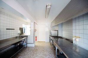 冰箱、微波炉、烤箱、炉灶