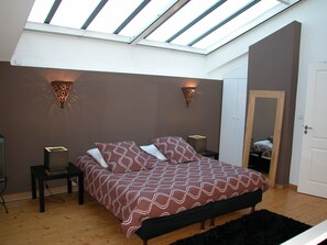 3 chambres, fer et planche à repasser, Wi-Fi, draps fournis