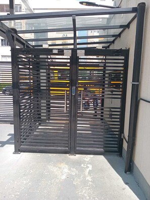 المنطقة المحيطة بالمنشأة