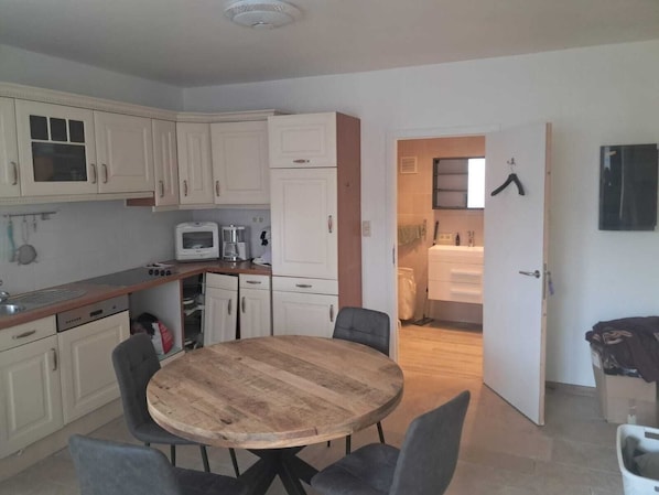 Microwave, stovetop, dishwasher