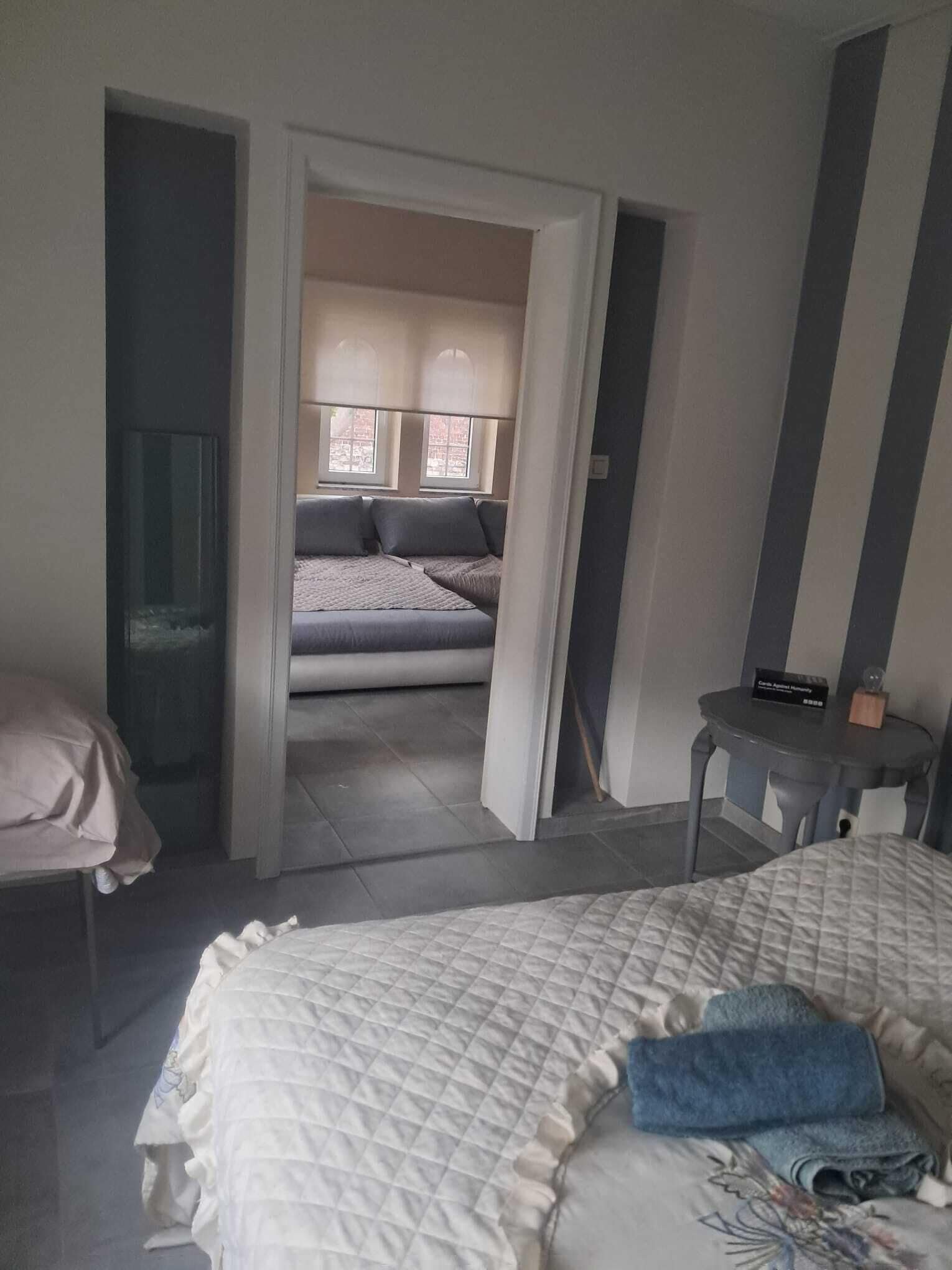 1 habitación, tabla de planchar con plancha, internet y ropa de cama 