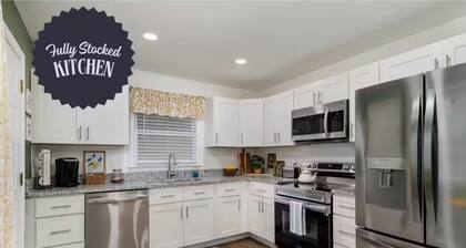 Cozy Brick Ranch near Coliseum & Aquatic Center