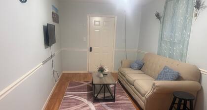 Welcoming apartment with private fenced yard