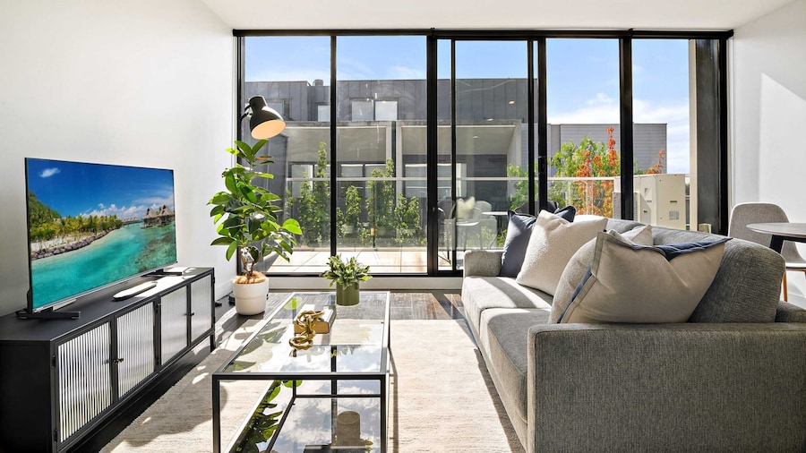 Bright 1BR Apartment Near Maribyrnong River