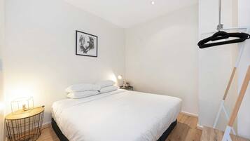 Apartment | 2 bedrooms, iron/ironing board, bed sheets