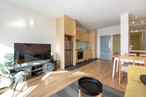 Chic Apartment in Heart of Adelaide