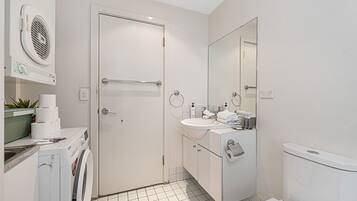 Apartment | Bathroom | Towels