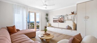 Bright 2-bed Apartment With Stunning Ocean Views