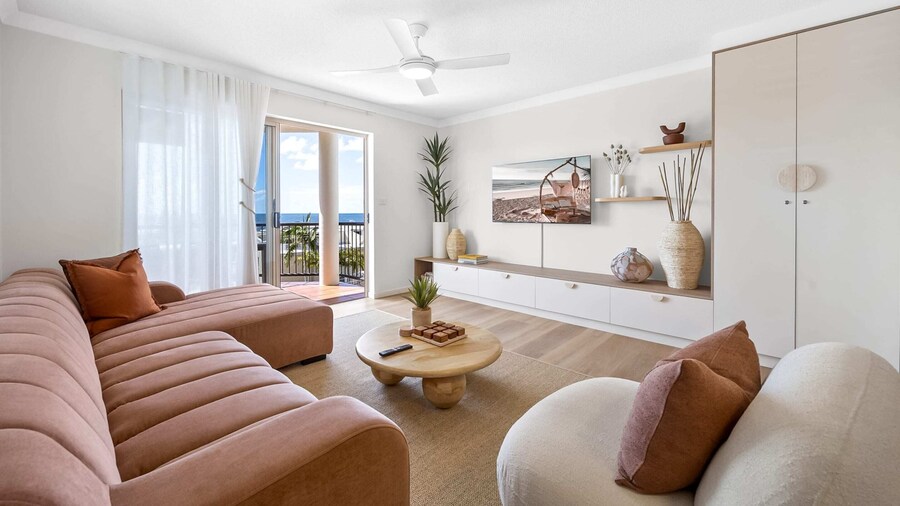 Bright 2-bed Apartment With Stunning Ocean Views