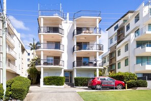 Exterior - Bright 2-bed Apartment With Stunning Ocean Views (Sunshine Coast)