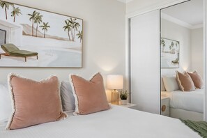 Apartemen | 2 kamar tidur, ruang kerja ramah laptop, dan setrika/meja setrika