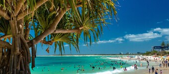 Bright 2-bed Apartment With Stunning Ocean Views