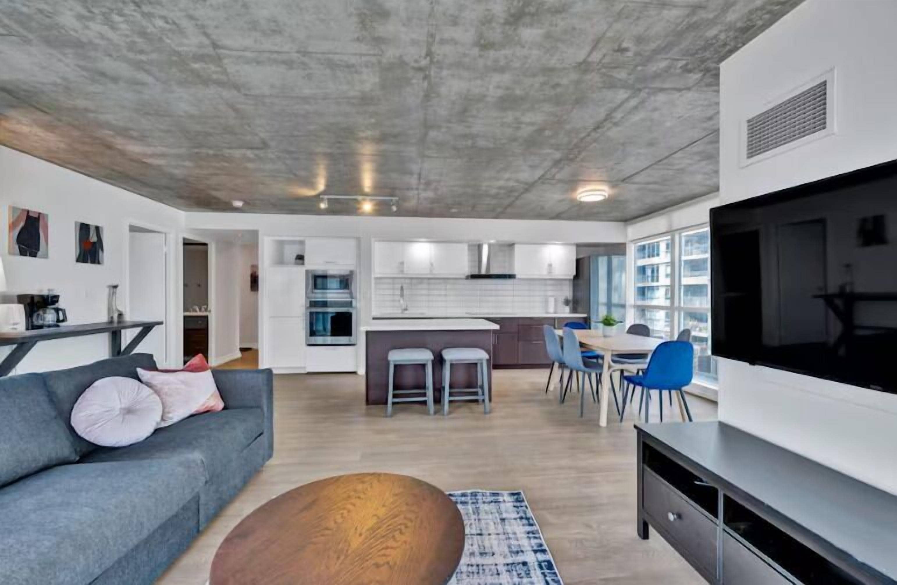 Luxury Single Room, City View | Laptop workspace, iron/ironing board, free WiFi, bed sheets