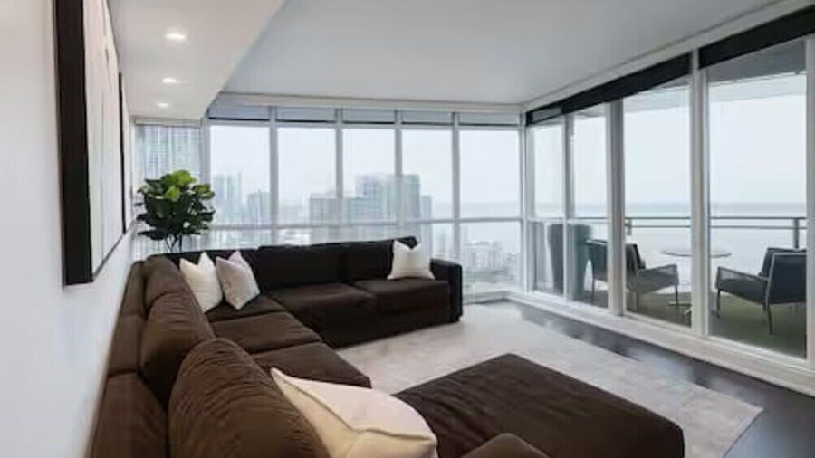 HostlyStays Luxury Suites