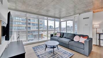 Quarto solteiro superluxo, vista para a cidade | Área de estar