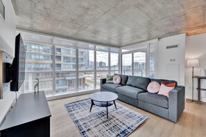 Luxury Single Room, City View | Ruang tamu