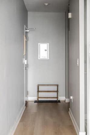 Ruang kerja ramah laptop, setrika/meja setrika, dan Wi-Fi gratis