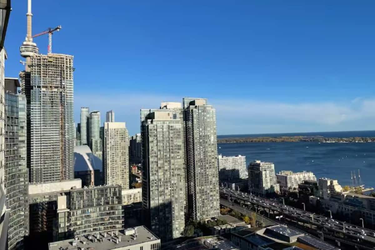 Suite Mewah, 2 kamar tidur, pemandangan kota | Ruang kerja ramah laptop, setrika/meja setrika, dan Wi-Fi gratis