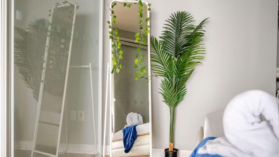 HostlyStays Luxury Suites