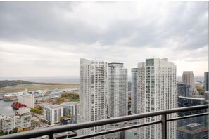 Suíte luxo, 2 camas de casal, vista para o lago | Vista para o lago