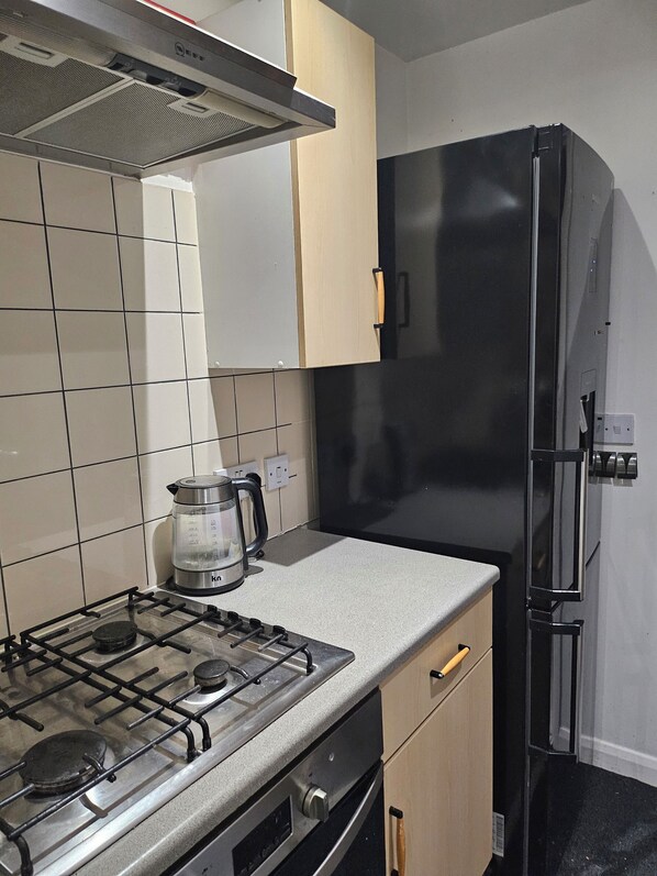 Microwave, oven, stovetop, dishwasher - 2 bedroom Apartment in Central North (Northampton)