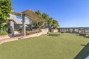 Apartment | Outdoor dining - Modern South Bank Apt Walk to Dining (Brisbane)