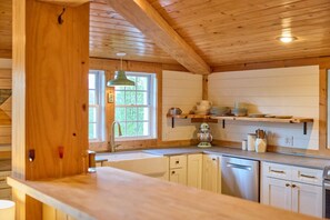 Fridge, microwave, oven, stovetop - Farm House | Hot Tub | Views | Fire Pit | Grill (Trade)