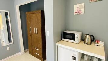 Classic Double Room, Balcony | In-room safe, laptop workspace, blackout drapes, soundproofing