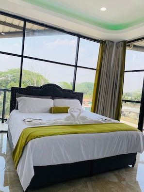 Comfort Double Room, Balcony | In-room safe, laptop workspace, blackout drapes, iron/ironing board