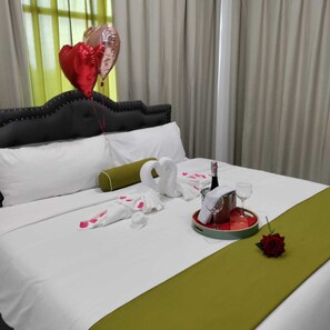 Kamar Double Comfort, balkon | Brankas, ruang kerja ramah laptop, dan tirai kedap cahaya