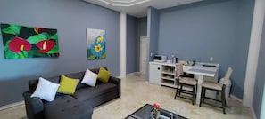 Chambre Supérieure, salle de bains privée | Bar lounge