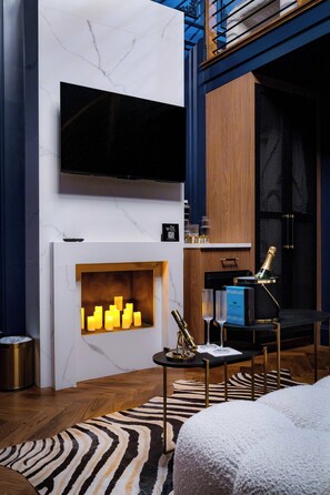 Interior - The Highliner Hotel (Gloucester)