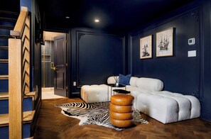 Lofted Queen Suite-Room 11 | Intérieur