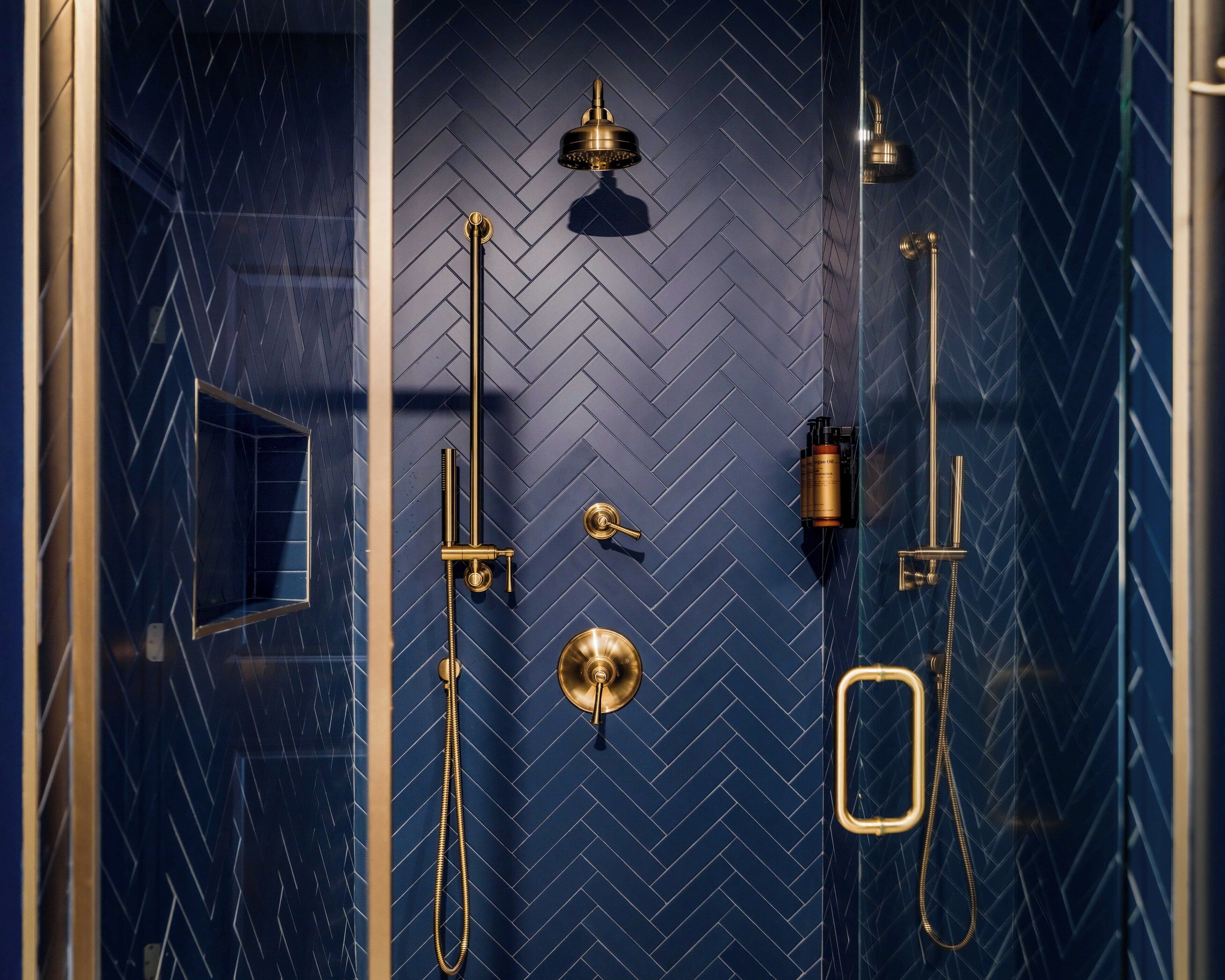 Salle de bain | Douche, séchoir à cheveux, serviettes fournies, savon