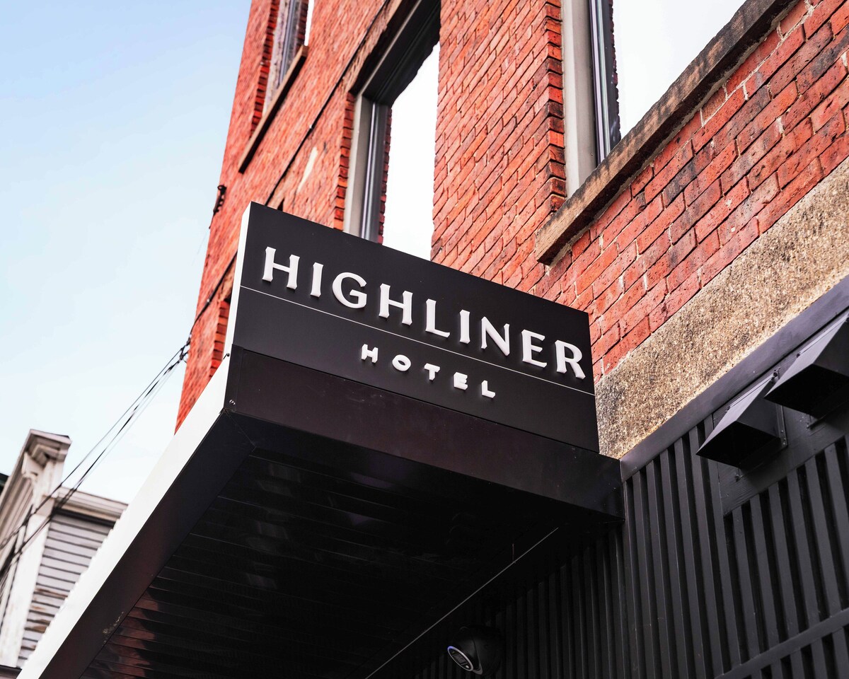 Exterior detail - The Highliner Hotel (Gloucester)