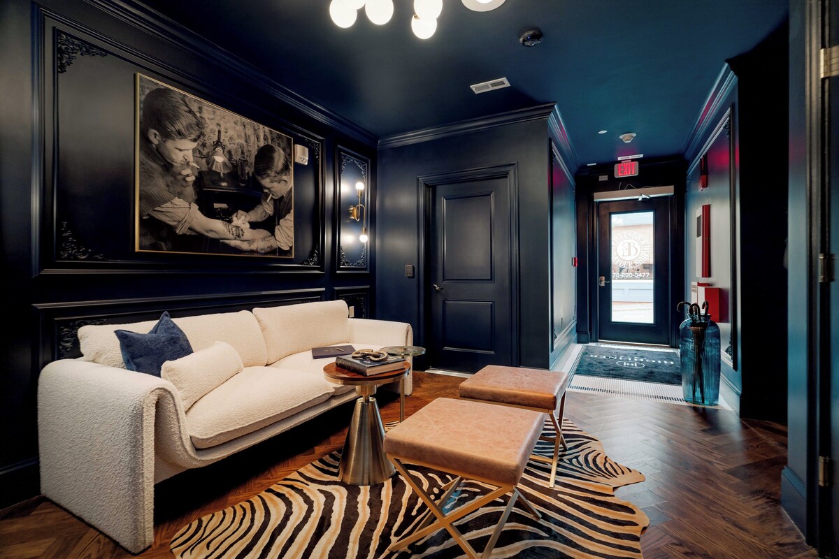 Interior - The Highliner Hotel (Gloucester)