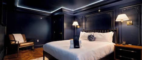 Ruang kerja ramah laptop, setrika/meja setrika, dan Wi-Fi gratis