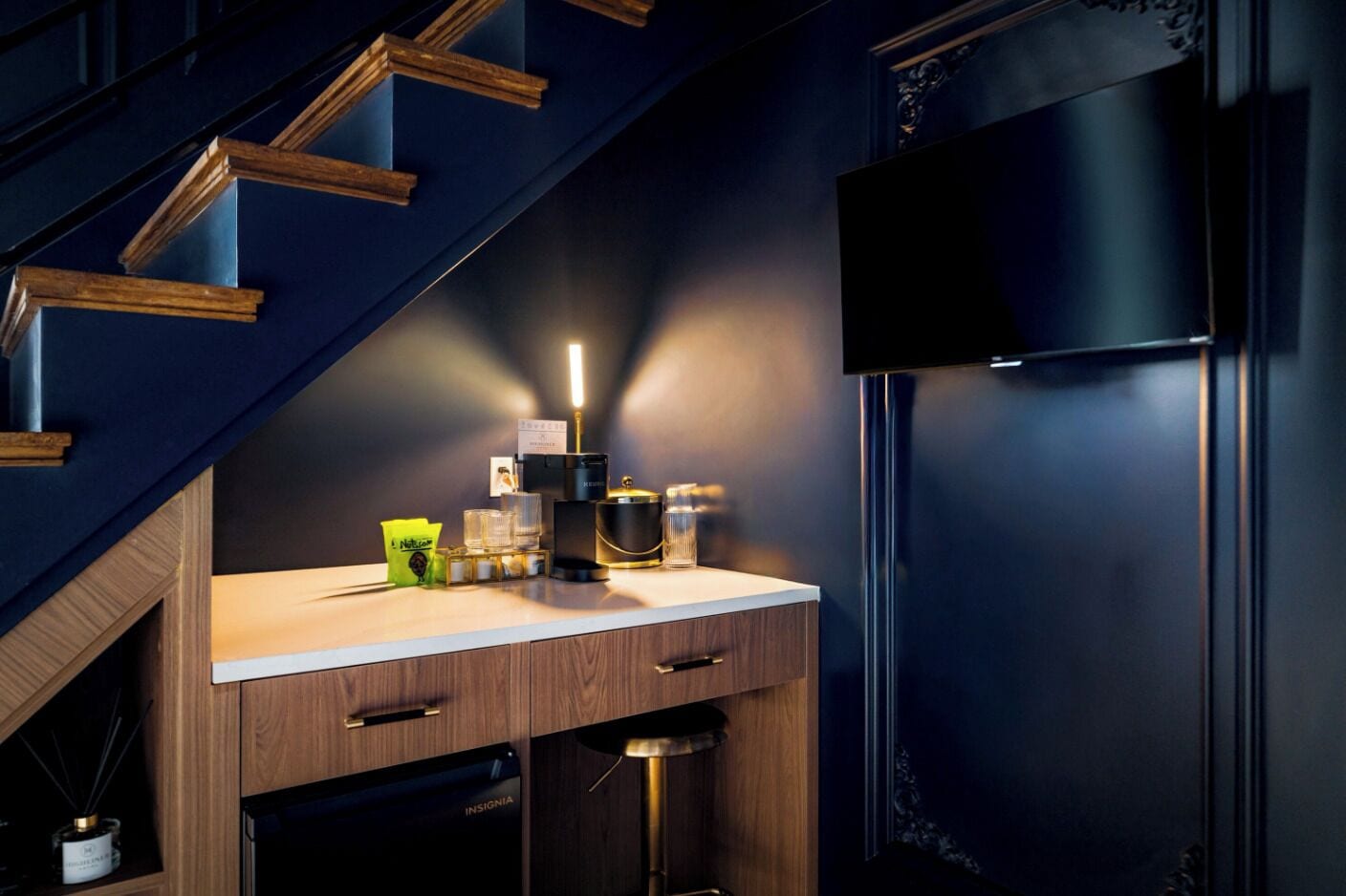 Lofted Queen Suite-Room 7 | Interior