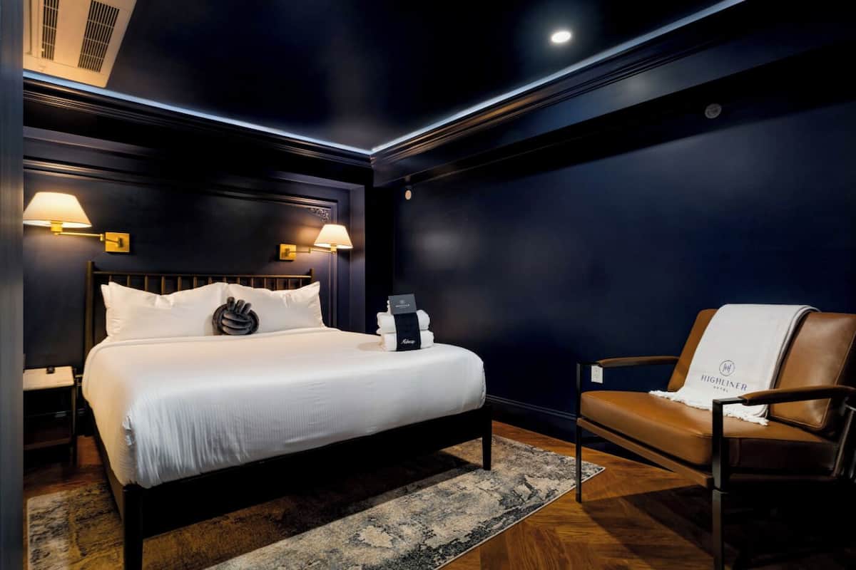 Lofted Queen Suite-Room 10 | Laptop workspace, iron/ironing board, free WiFi