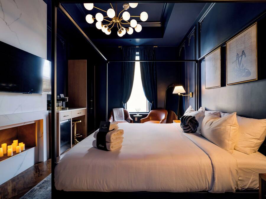 King Suite-Room 4 | Espace de travail pour ordinateur portable, fer et planche à repasser