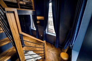 Lofted Queen Suite-Room 9 | Interior