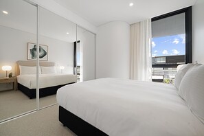 2 bedrooms, laptop workspace, iron/ironing board, bed sheets - Spacious 2-bed Apartment in North Fremantle (Perth)
