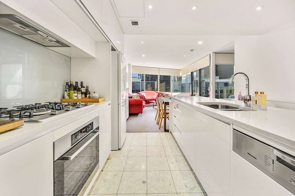 Apartment | Private kitchen | Cookware/dishes/utensils