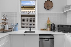 Apartment | Private kitchen | Cookware/dishes/utensils