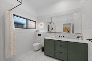 Departamento | Baño | Secadora de cabello, toallas, jabón, shampoo 