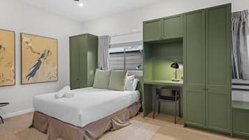 Căn hộ | 3 phòng ngủ, khu vực làm việc phù hợp cho laptop